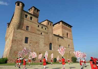 Castello e territorio delle Langhe